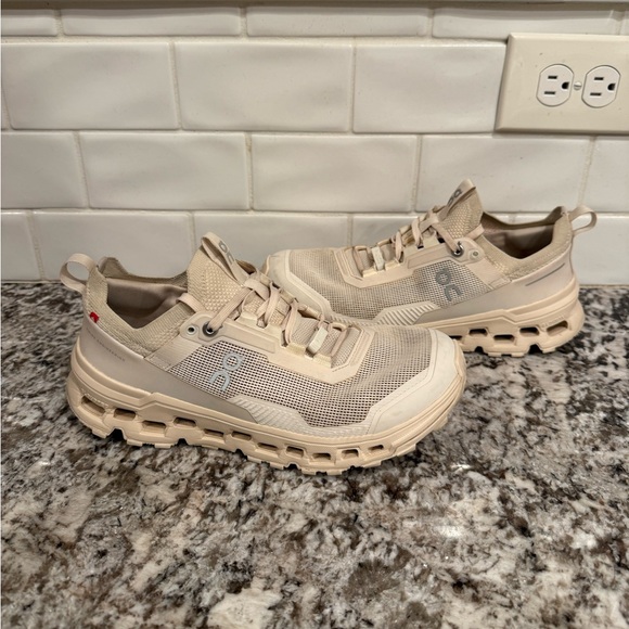 Women’s On Cloud CloudUltra 2 (size 9) - Picture 1 of 9